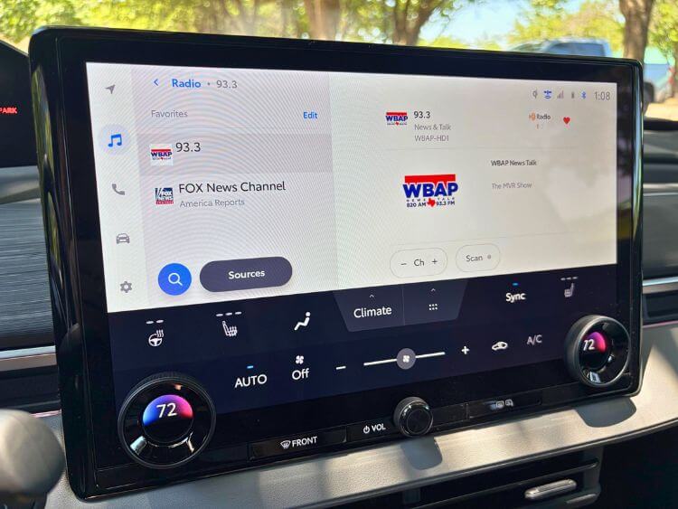 2026-Toyota-C-HR-XSE-interior-multimedia-wbap-carpro