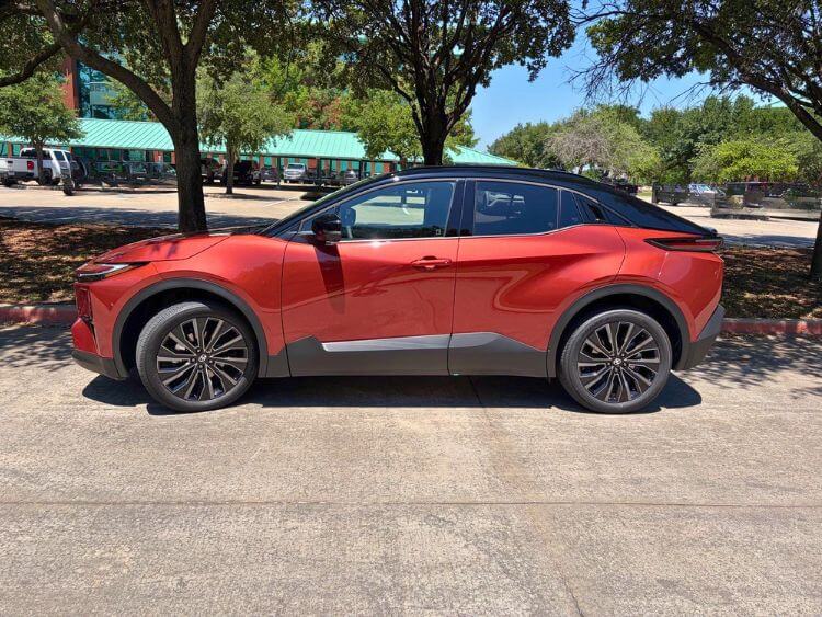 2026-Toyota-C-HR-XSE-profile-carpro.jpg