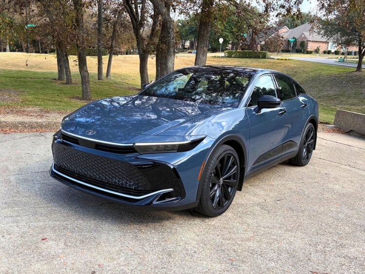 2026-Toyota-Crown-Nightshade-exterior-2-carpro