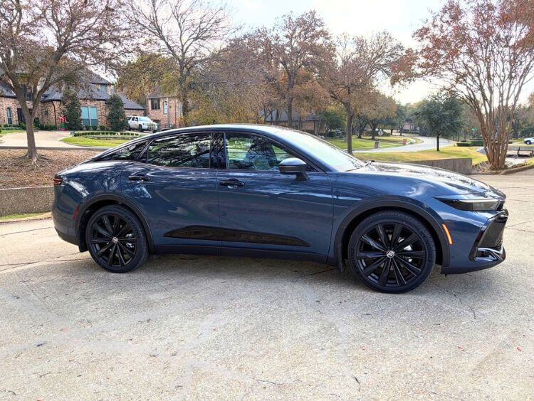 2026-Toyota-crown-nightshade-hybrid-profile-jpg