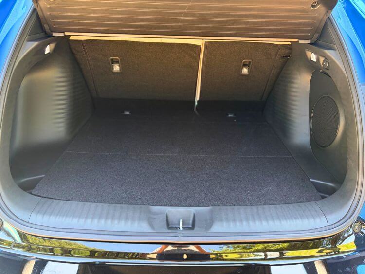 2026-acura-adx-aspec-advance-cargo-carpro.jpg
