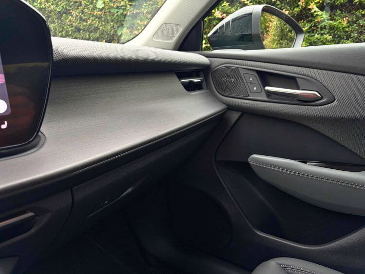 2026-audi-q3-dash-interior--carpro.