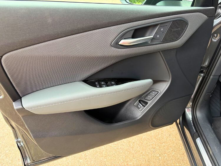 2026-audi-q3-door-panel-carpro