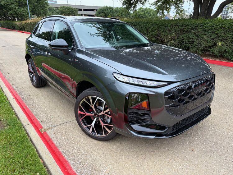 2026-audi-q3-exterior-3-carpro