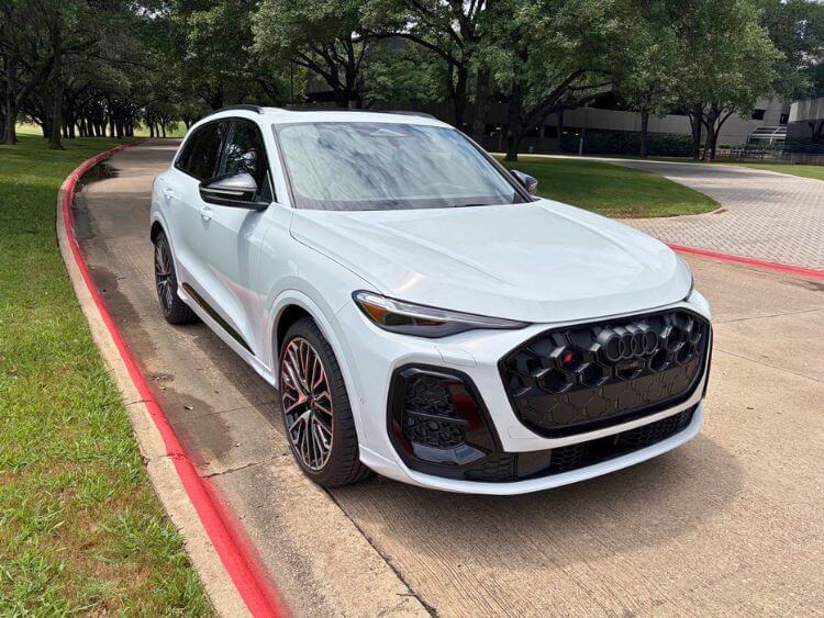 2026-audi-sq-5-red-exterior-front-end-2-carpro