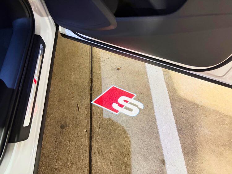 2026-audi-sq5-s-puddle-lamp.