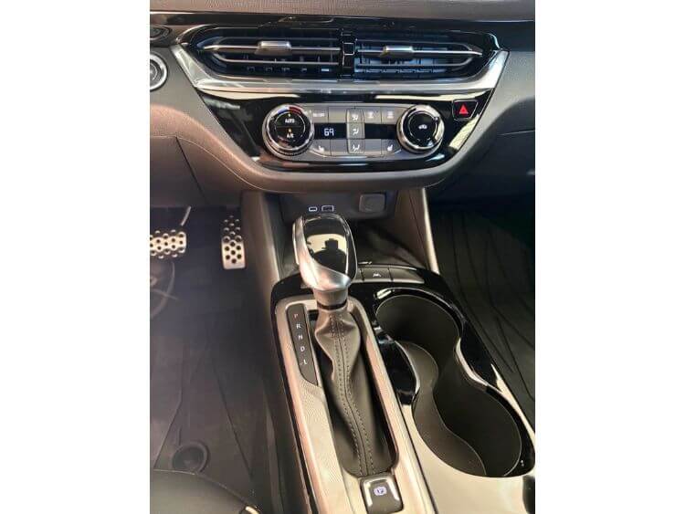2026-buick-envista-st-console-carpro.jpg