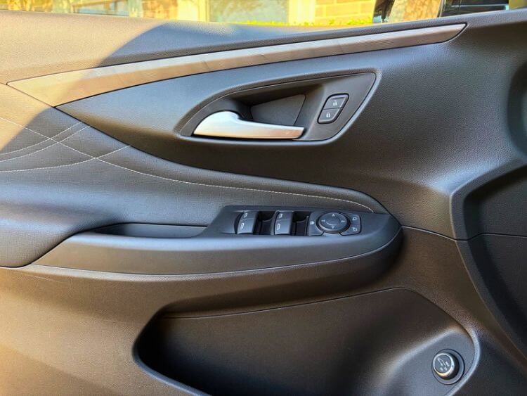 2026-buick-envista-st-door-panel-carpro.jpg