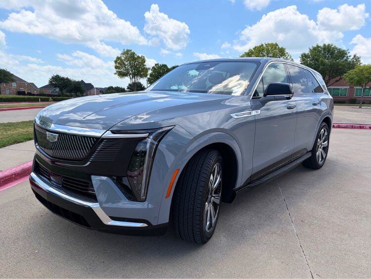 2026-cadillac-escalade-iq-premium-exterior-0-carpro.jpg