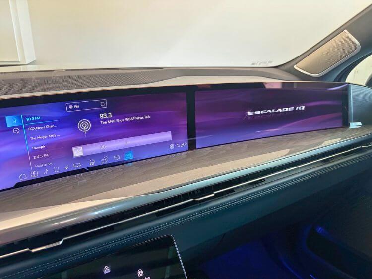 2026-cadillac-escalade-iqiq-multimedia-display-passenger-carpro.jpg