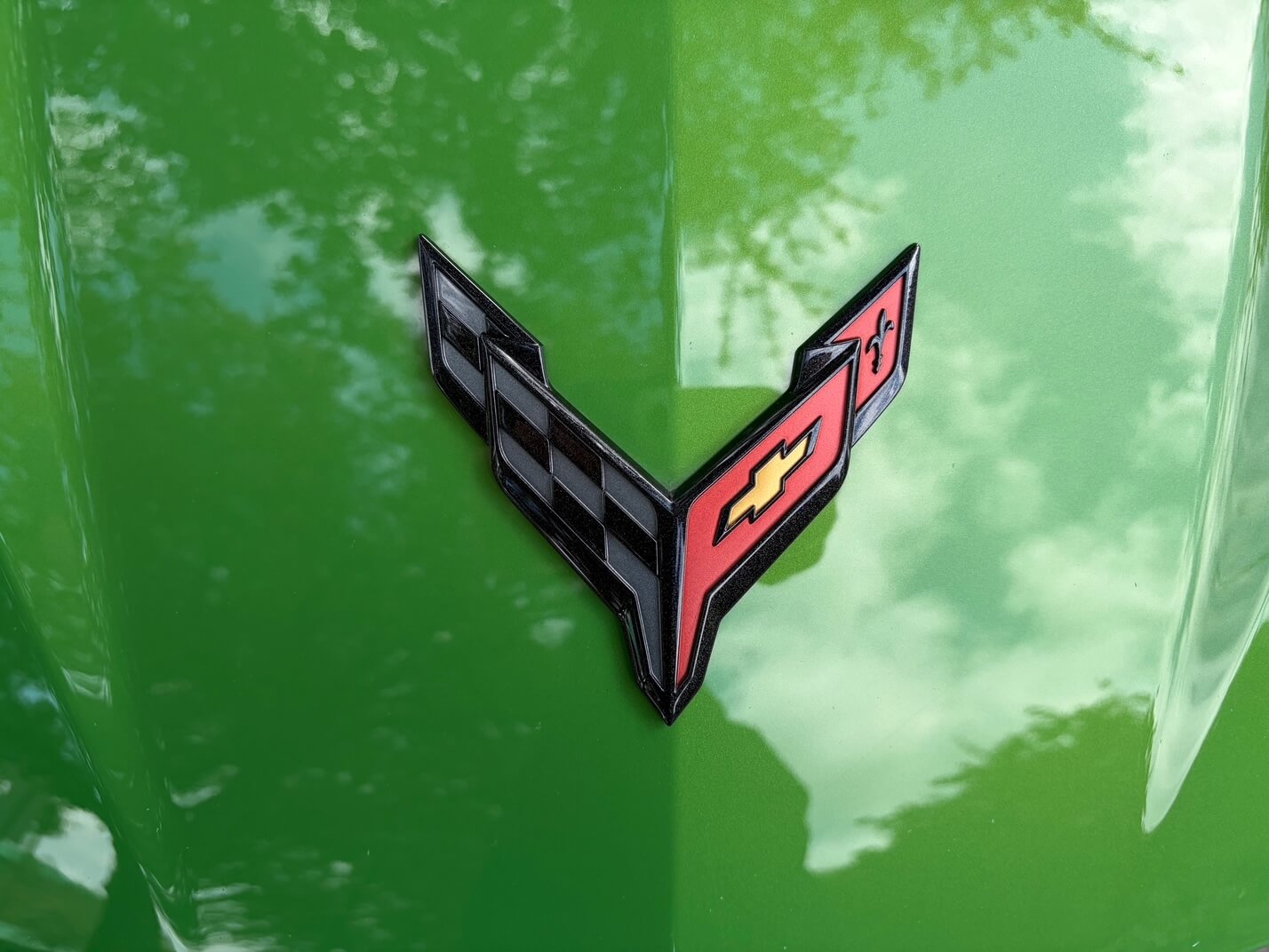 2026-chevrolet-corvette-stingray-2lt-corvette-logo-carpro.