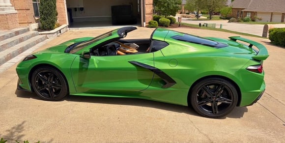 2026-chevrolet-corvette-stingray-2lt-feature-carpro.