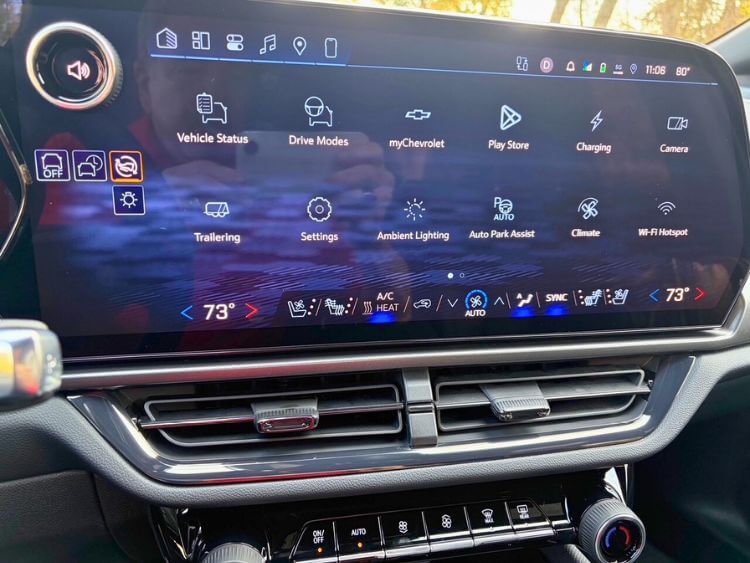 2026-chevrolet-equinox-rs-ev-interior-6-carpro