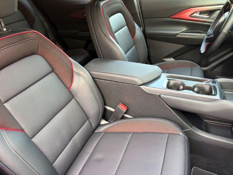 2026-chevrolet-equinox-rs-ev-passenger-side-carpro