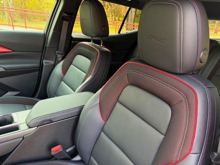 2026-chevrolet-equinox-rs-ev-seats-red-sport-carpro