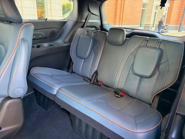 2026-chrysler-pacifica-pinnacle-3rd-row-carpro.