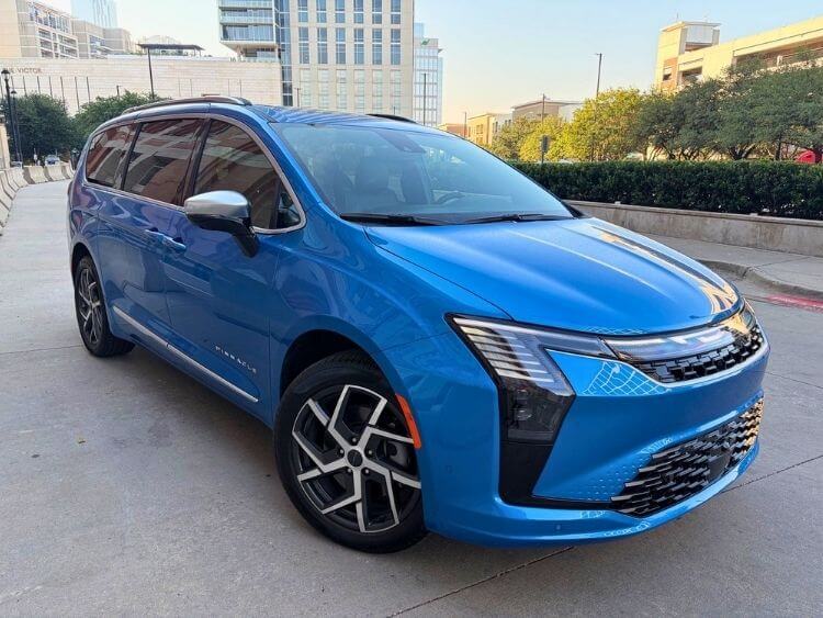 2026-chrysler-pacifica-pinnacle-exterior--carpro.