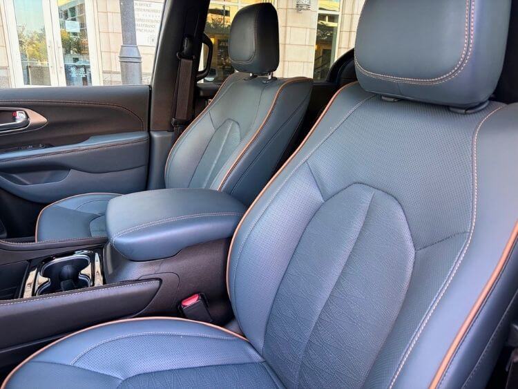 2026-chrysler-pacifica-pinnacle-front-seats-carpro.
