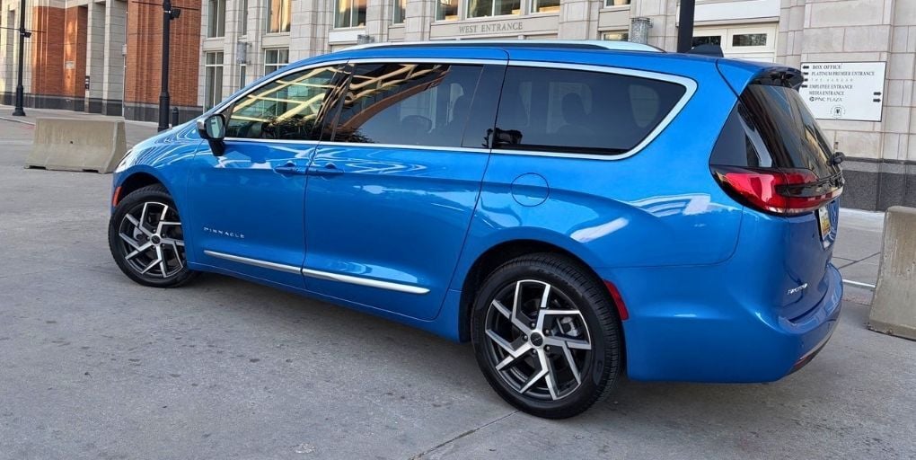 2027 Chrysler Pacifica Pinnacle. CarPro.