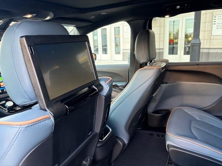2026-chrysler-pacifica-pinnacle-rear-seat-entertainment-carpro.