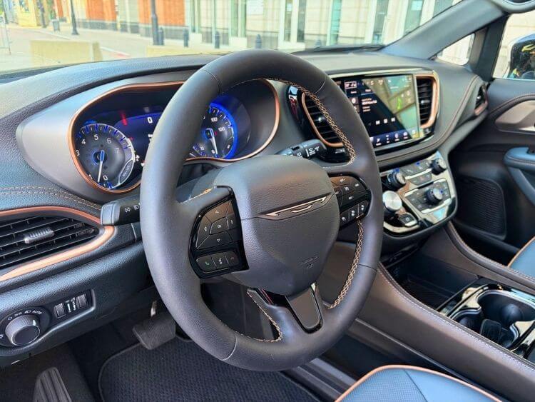 2026-chrysler-pacifica-pinnacle-steering-wheel-carpro.