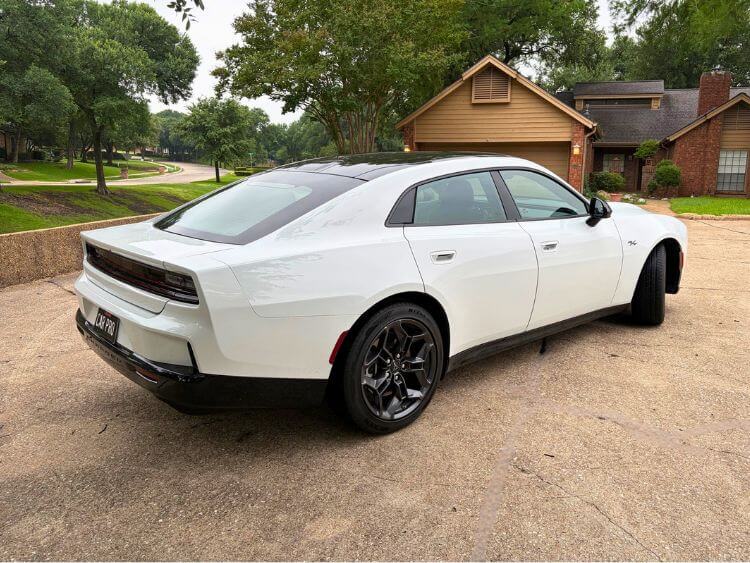 2026-dodge-charger-r-t-black-top-exterior-2-carpro.j