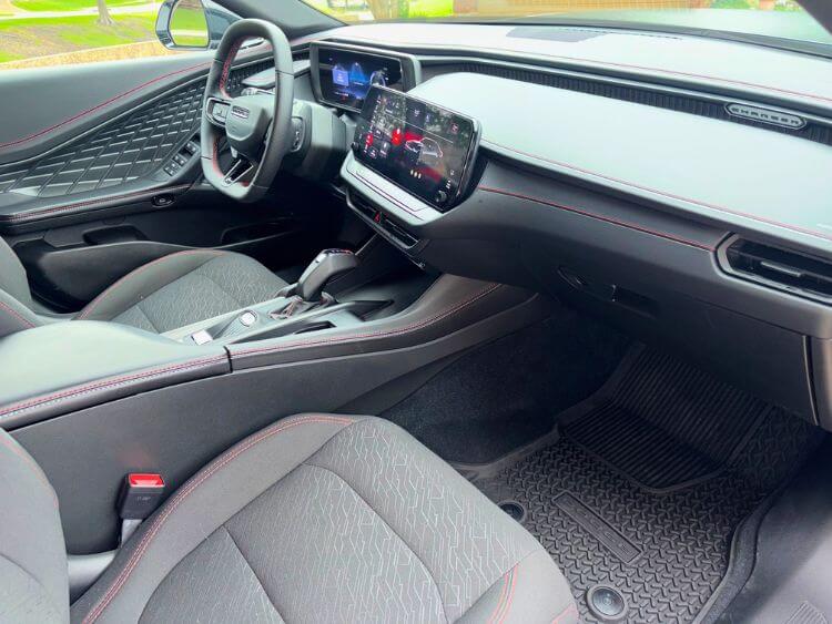 2026-dodge-charger-r-t-black-top-passenger-side-view