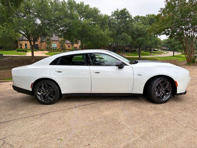 2026-dodge-charger-r-t-black-top-profile-carpro.j