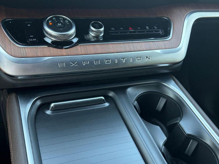 2026-ford-Expedition-Max King-Ranch-console-carprojpg