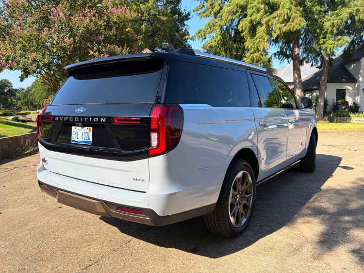 2026-ford-Expedition-Max King-Ranch-exterior-4-carpro