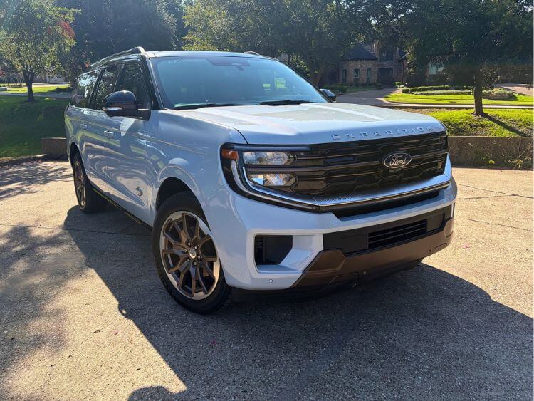 2026-ford-Expedition-Max King-Ranch-exterior-front-1-carpro