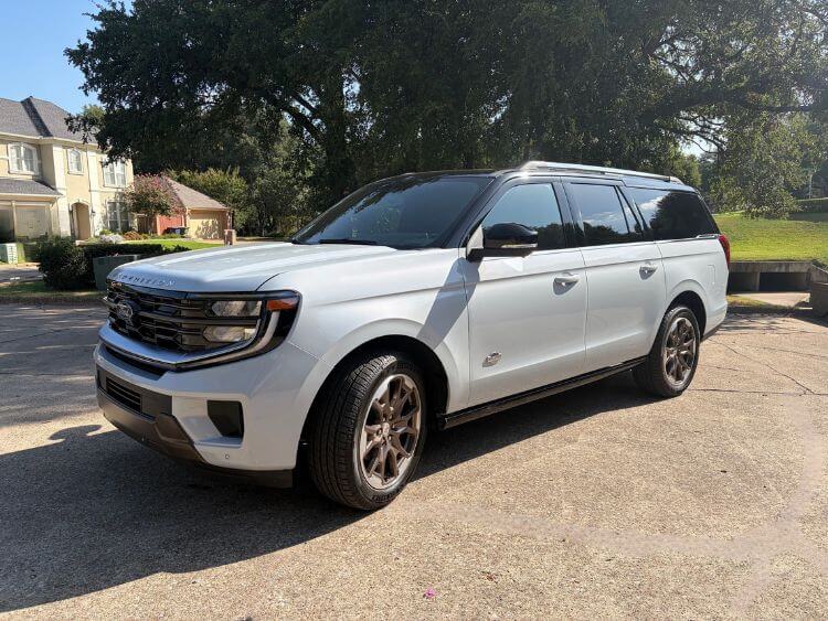 2026-ford-Expedition-Max King-Ranch-exterior-l-carpro