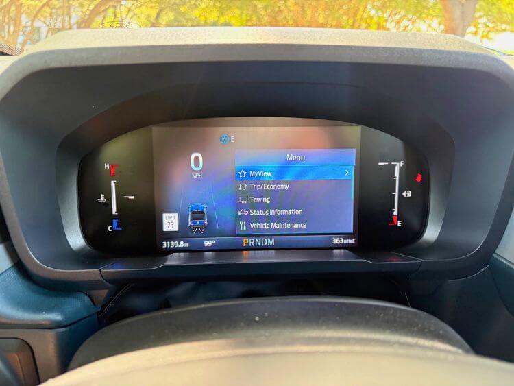 2026-ford-maverick-lobo-display-myview-carpro.jpg