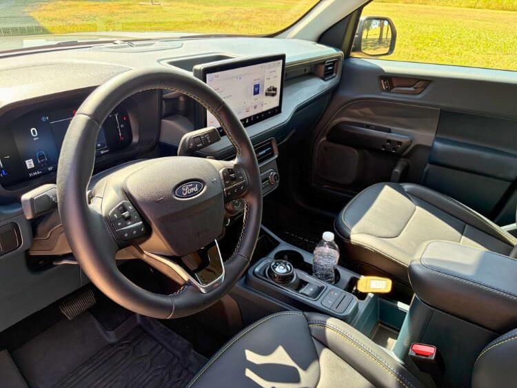 2026-ford-maverick-lobo-steering-wheel-carpro
