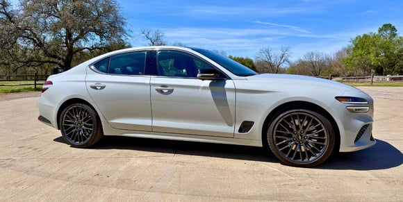 2026-genesis-g70-prestige-graphite-1-carpro.j