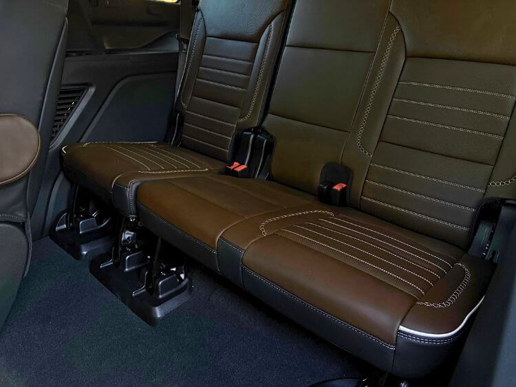 2026-gmc-yukon-denali-ultimate-3rd-row-02-carpro..jpg