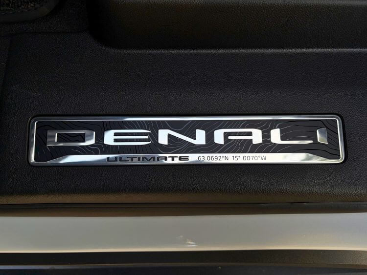 2026-gmc-yukon-denali-ultimate-badging-carpro..jpg