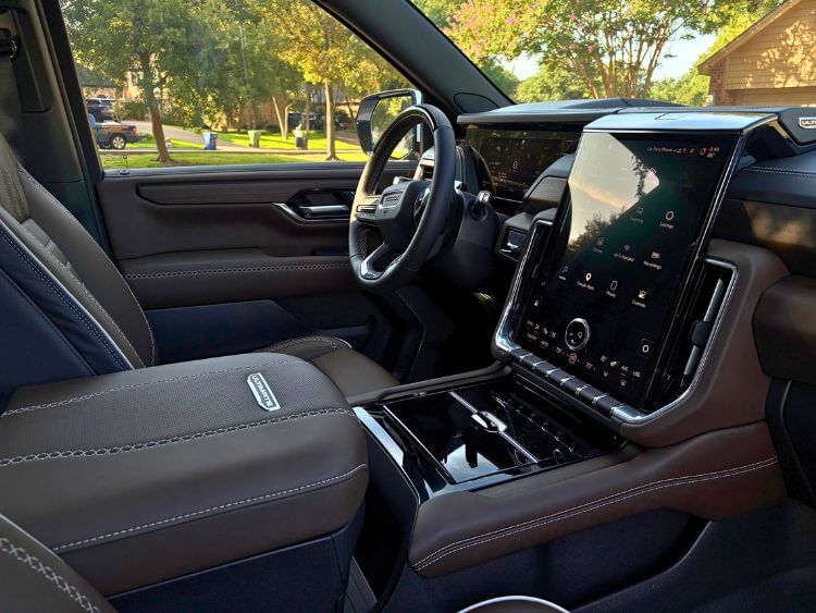 2026-gmc-yukon-denali-ultimate-interio-passenger-side-02-carpro.