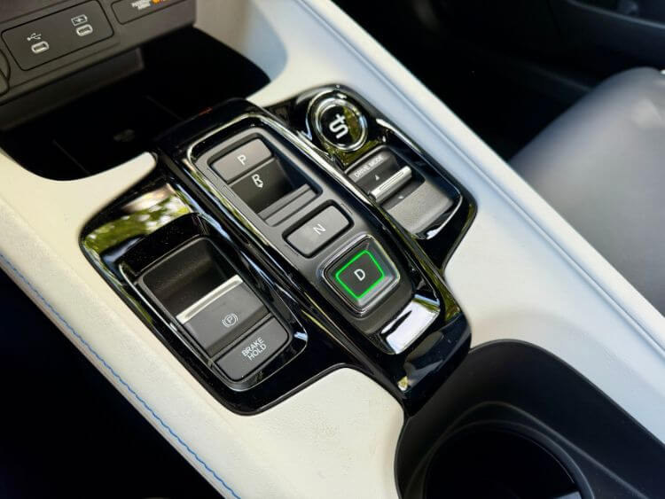 2026-honda-prelude-center-console-carpro