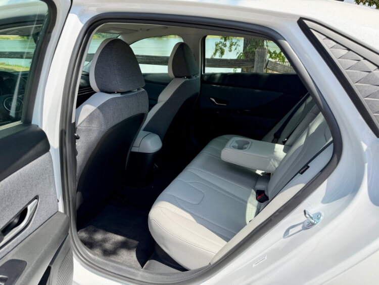 2026-hyundai-elantra-limited-hybrid-2nd-row-1-carpro.j