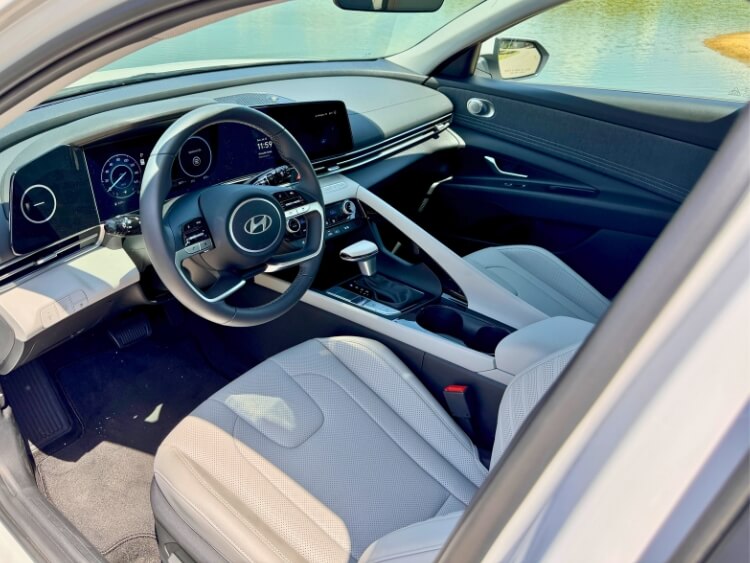 2026-hyundai-elantra-limited-hybrid-cabin-hero-carpro.j