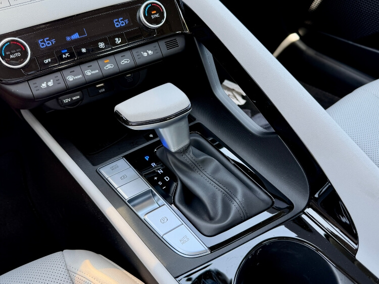 2026-hyundai-elantra-limited-hybrid-console-carpro.j