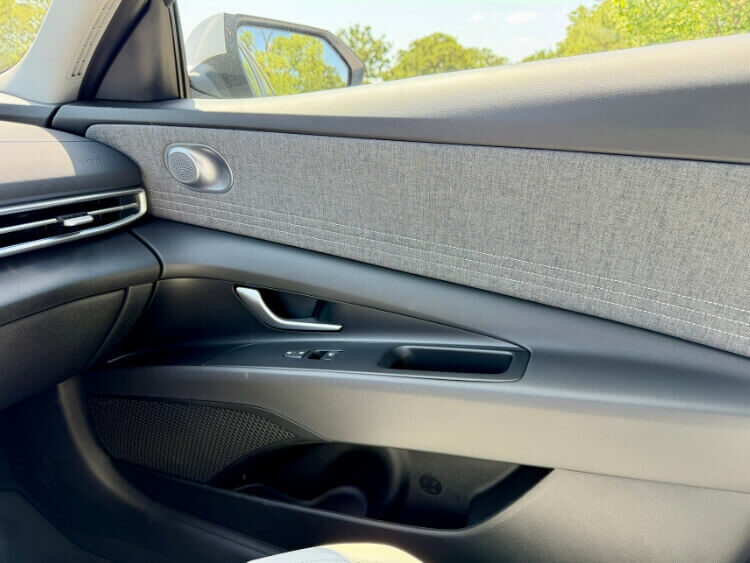 2026-hyundai-elantra-limited-hybrid-door-panel-carpro.j
