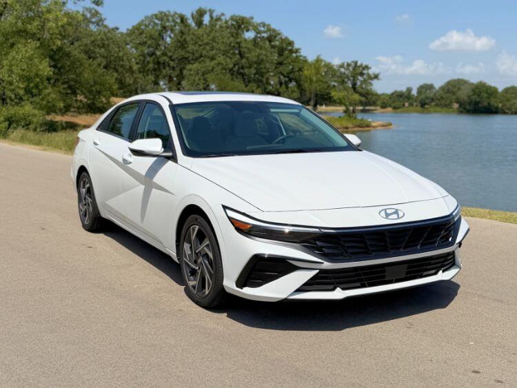 2026-hyundai-elantra-limited-hybrid-exterior-03-carpro.j