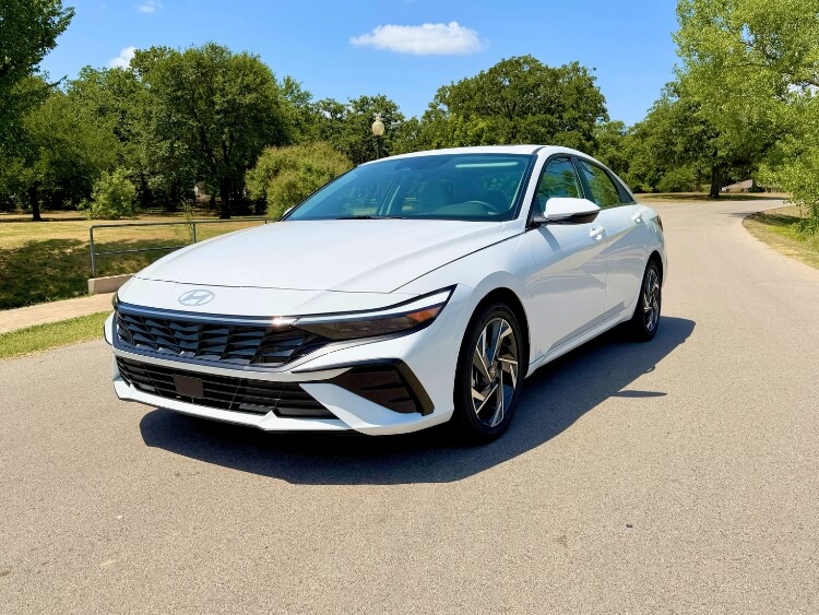 2026-hyundai-elantra-limited-hybrid-exterior-front-carpro.j