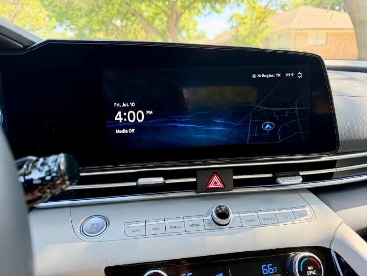 2026-hyundai-elantra-limited-hybrid-media-carpro