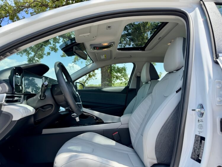 2026-hyundai-elantra-limited-hybrid-sunroof-carpro.j