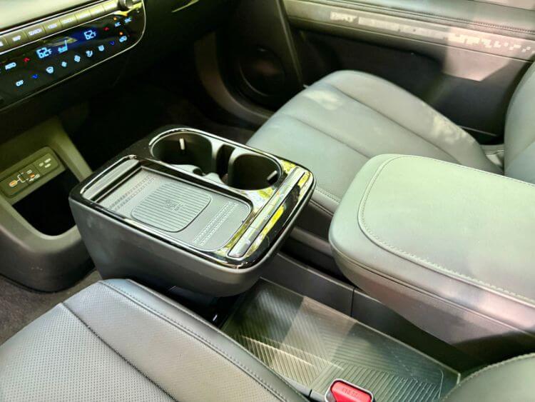 2026-hyundai-ioniq-5-xrt-console-2-carpro.