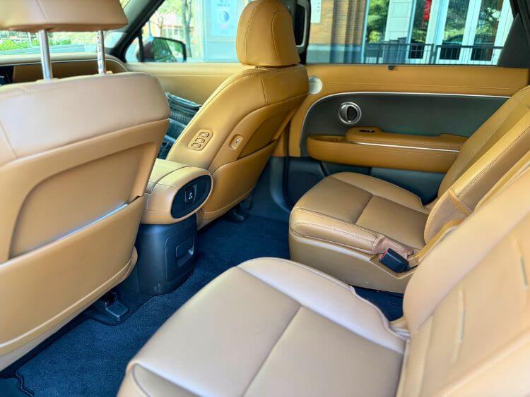 2026-hyundai-palisade-calligraphy-interior-2nd-row-seatbacksjpg