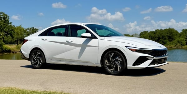 2026-hyundia-elantra-limited-feature-carpro